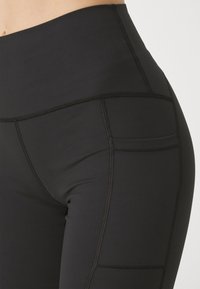 New Balance SLEEK POCKET HIGH RISE SHORT - Leggings - black