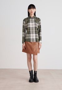 Barbour BREDON SHIRT - Blusa com botões - ancient loden tartan