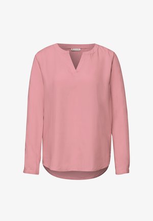 Langsleeve, V-hals blouse van zachtroze stof met een gladde textuur, voorzien van een gebogen zoom en subtiele plooien op de schouders.