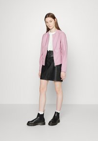 b.young BYACOM - Casaco de pele sintética - mauve mist