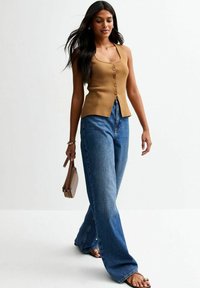 New Look - COMPACT SQUARE NECK - Bodywarmer - tan Miniatuurafbeelding 1