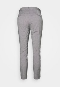 Grå byxor med skräddarsydd design, tillverkade av ett texturerat tyg. Har bälteshällor, slim fit och två bakfickor.