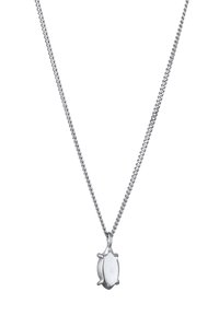 Collier avec pendentif en forme de tortue en argent sur une chaîne torsadée, présentant une finition brillante et des détails complexes sur le design de la tortue.