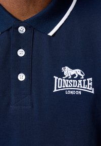 Lonsdale NORMALE PASSFORM BALLYGALLEY - Polo marškinėliai - dark navy/white