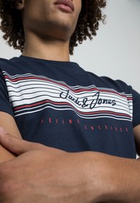 Jack & Jones JJLEO TEE  - T-shirt estampada - navy