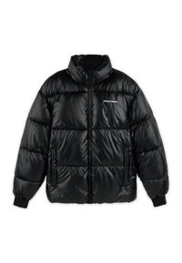 Czarna puchowa kurtka z wysokim kołnierzem, zamkiem błyskawicznym i dwoma przednimi kieszeniami. Wykonana z błyszczącego, gładkiego materiału z pikowanym wzorem.
