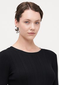 Vero Moda Tall VMNINA O NECK CALF - Vabalt langev kleit - black/birch