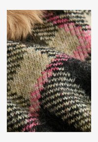 Selected, khaki green tartan check