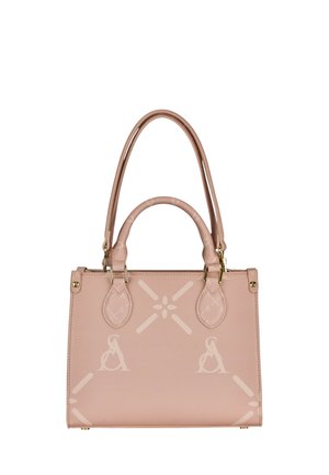 Borsa a mano in pelle rosa con doppi manici, rifiniture dorate e lievi motivi decorativi su sfondo bianco uniforme.