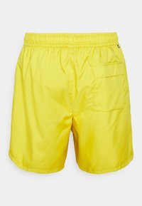 Nike Sportswear M NSW SPE WVN LND FLOW SHORT - Calças de fato de treino - vivid sulfur/white