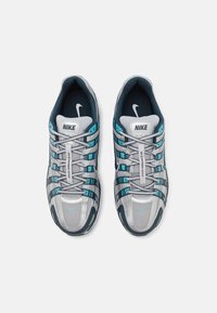 Nike Sportswear P 6000 - Sportcipő - armory navy/metallic silver/flat silver/white/armory navy