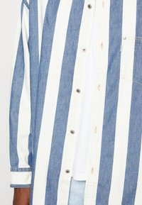 Levi's® SILVERTAB OVERSIZE - Camisa -  indigo