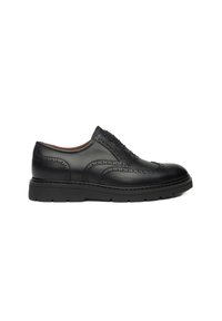 Scarpa da uomo in pelle nera con dettagli brogue, punta tondeggiante e suola spessa in gomma nera. Presenta cinque occhielli per i lacci.