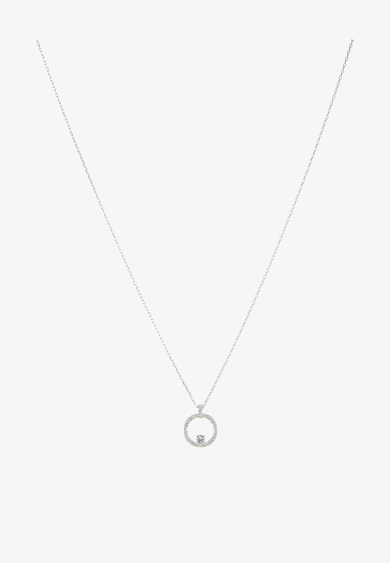 Collier chaîne en argent avec un petit pendentif circulaire incrusté de diamants et un seul diamant suspendu à l'intérieur du cercle.
