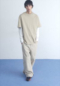 Carhartt WIP GARRISON PANT - Džíny Relaxed Fit - tonic stone dyed
