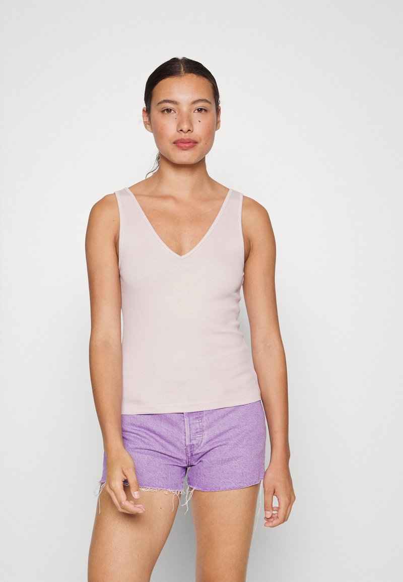 Damen T-Shirts | Weekday NEAT V NECK TANK 2 PACK Top pink dusty light/weiß - YU11403 Damen T-Shirts | Weekday NEAT V NECK TANK 2 PACK Top pink dusty light/weiß - YU11403