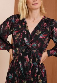 Love & Roses REGULAR FIT - TWIST FRONT MIDI - Maxikjoler - black bird print