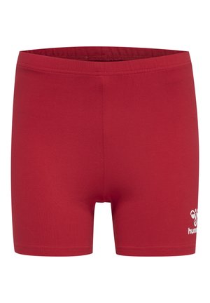Røde strækstofshorts med en bred elastisk talje, der har et lille hvidt logo nederst til venstre. Glat tekstur, midt på låret længde.