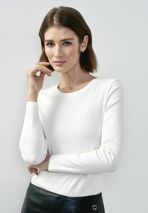 - Sweter