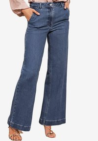 Friends Like These SMART WIDE PETITE  - Flared-farkut - mid blue