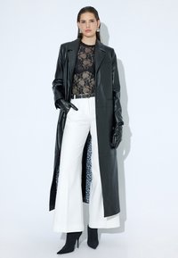 Mantel - black