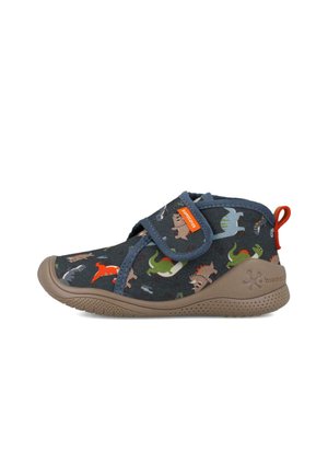 Zapato infantil azul oscuro con estampados de dinosaurios, suela flexible marrón, cierre de velcro y tira de tira naranja en el talón.
