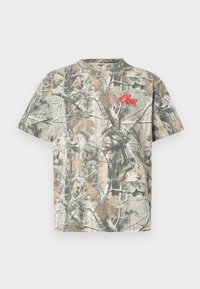 Κοντομάνικο t-shirt με λαιμόκοψη και χακί τύπωμα σε γήινους τόνους, με κεντημένο κόκκινο λογότυπο «Obey» στο μπροστινό μέρος.