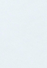 Superficie bianca texture con una finitura liscia, caratterizzata da un motivo sottile e una leggera lucentezza, che trasmette un aspetto pulito e moderno.