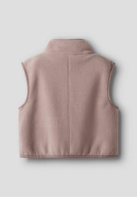Kamizelka polarowa w delikatnym różu, bez rękawów, z wysokim kołnierzem, charakteryzująca się gładką fakturą i pionowym szwem biegnącym wzdłuż pleców.