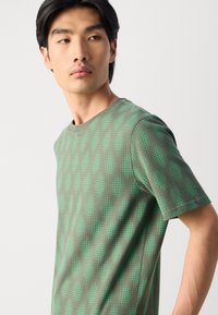 Scotch & Soda REGULAR FIT - T-shirts med print - thyme