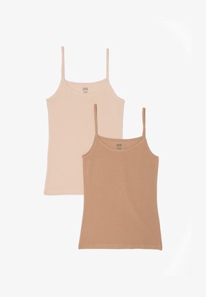 Zwei ärmellose Trägertops mit dünnen Trägern, eines beige und eines hellbraun, flach liegend und überlappend auf weißem Hintergrund.