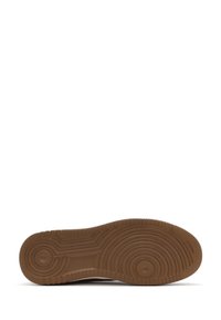 Suola in gomma marrone con motivi di battistrada circolari e lineari. Design piatto con una superficie liscia e una marcata lavorazione dei bordi.