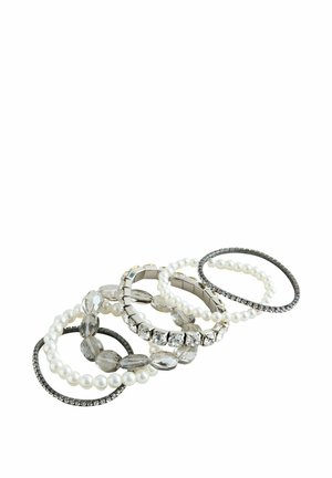 Six bracelets featuring pearls, clear crystals, and metallic elements. Various shapes and sizes, with smooth and textured surfaces.