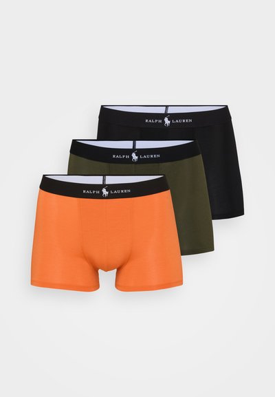 Cuecas boxer para homem da Ralph Lauren, em pack de três. Apresentam cores laranja, verde-oliva e preto, com cinturas elásticas que exibem o logótipo da marca.