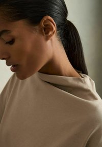 Reiss OLIVIA - Pamata T-krekls - neutral