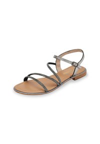 Sandalo piatto con cinturini metallici argentati, soletta in pelle e tacco basso quadrato. Presenta un design incrociato e una fibbia regolabile alla caviglia.