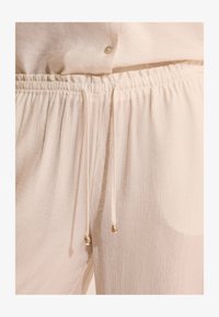 Sélectionné, off-white