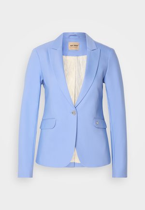 Lichtblauwe blazer met een satijnen afwerking, enkelvoudige sluiting, twee voorzakken en een gestreepte binnenvoering. Klassiek revers ontwerp.