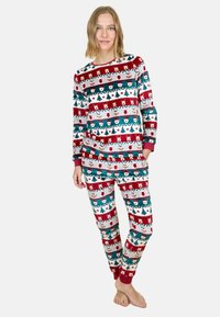 Rood en teal kerstthemed pyjama set met een lange mouw top en een broek. De stof heeft een zachte textuur met leuke patronen van sneeuwmannen en rendieren.