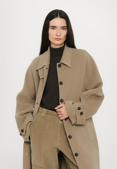 CLOSED BELTED COAT - Klasszikus kabát - clay beige