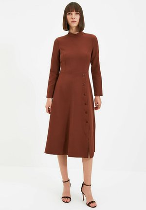 Day dress - brown