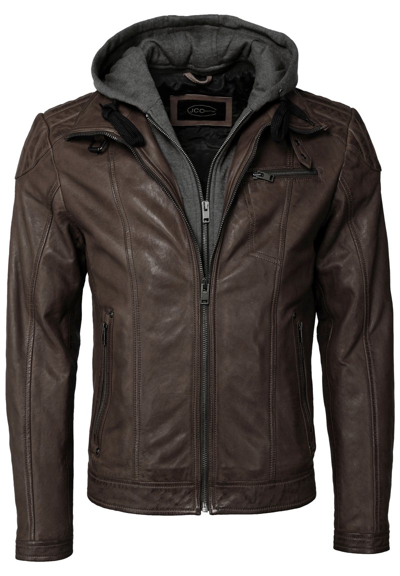 Braune Lederjacke mit grauem Kapuzen, durchgehendem Reißverschluss und mehreren Taschen. Sie verfügt über strukturiertes Leder, kontrastierende Stoffauskleidung und gestickte Akzente.