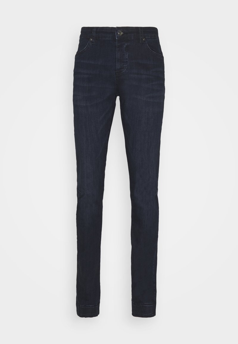 Jean slim bleu foncé avec bouton et fermeture éclair à l'avant, cinq poches, et texture subtile du tissu.