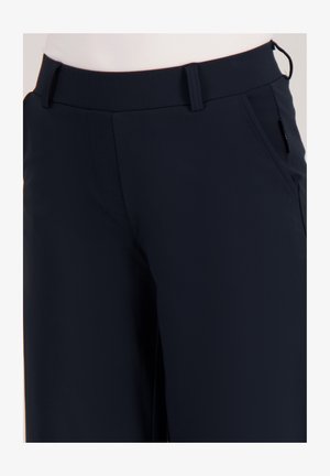 Marineblauwe broek met wijde pijpen en een gladde textuur, voorzien van een platte tailleband, zijzakken en subtiele stikdetails.