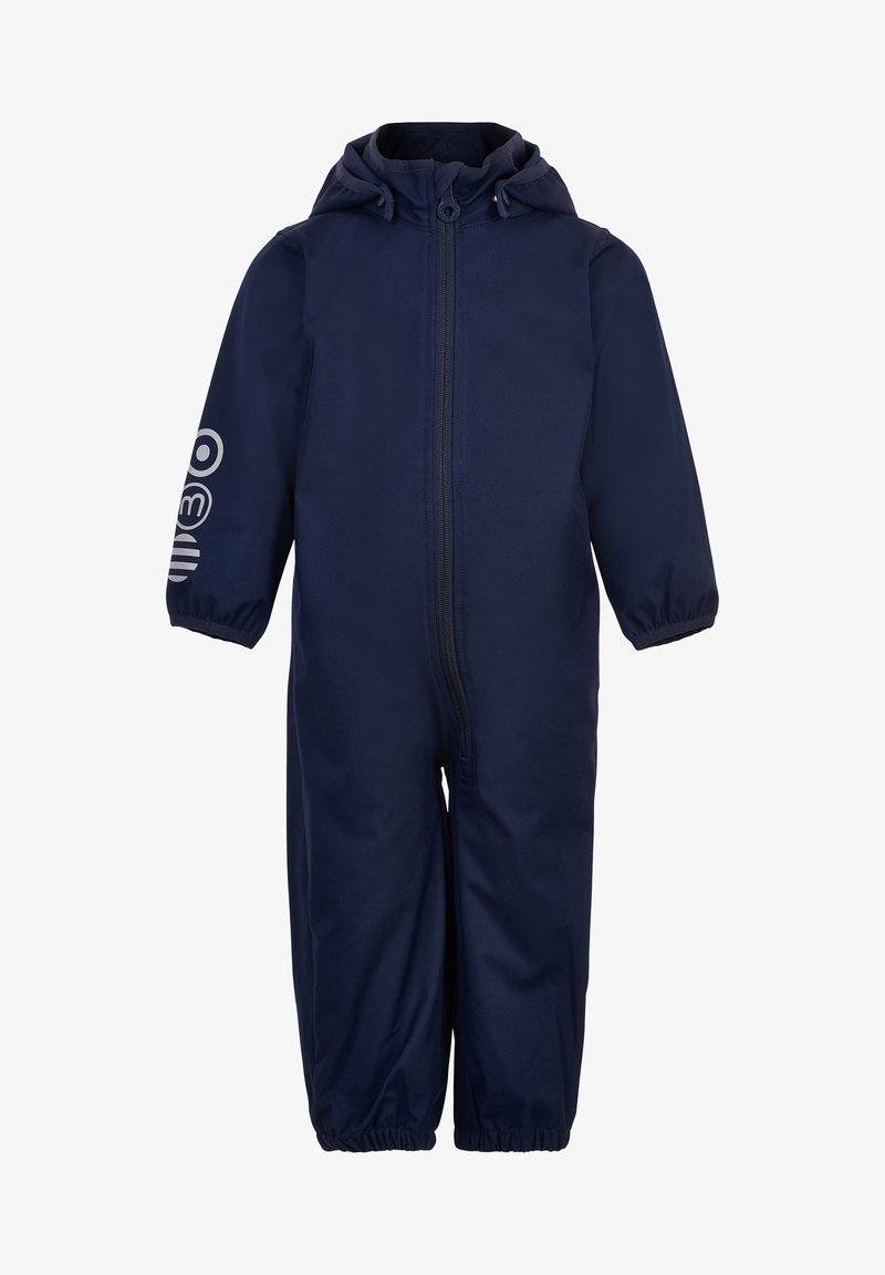 Salopette imperméable bleu marine avec capuche, fermeture éclair intégrale, poignets élastiques et détail logo sur la manche gauche. Tissu lisse et design épuré.
