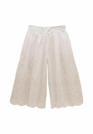 Weiße, weit geschnittene verkürzte Hose mit bestickten floralen Ausschnitten und gewelltem Saum, mit einem gerafften Bund.