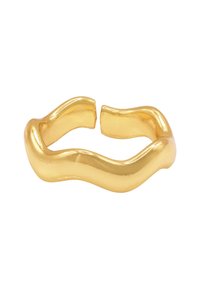 Anillo en forma de ola dorada con un acabado liso y brillante y extremos abiertos, diseñado con una forma escultórica y fluida.