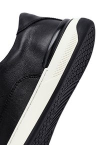 Derimod Baskets basses - black