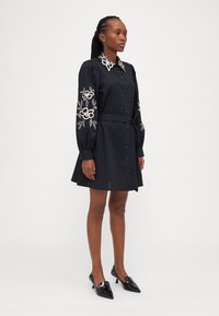 YAS Petite YASSYMELLE SHIRT DRESS - Srajčna obleka - black