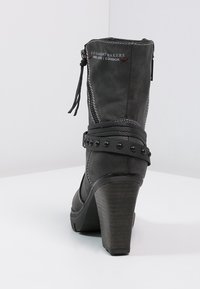 s.Oliver Kotníkové boty - dark grey